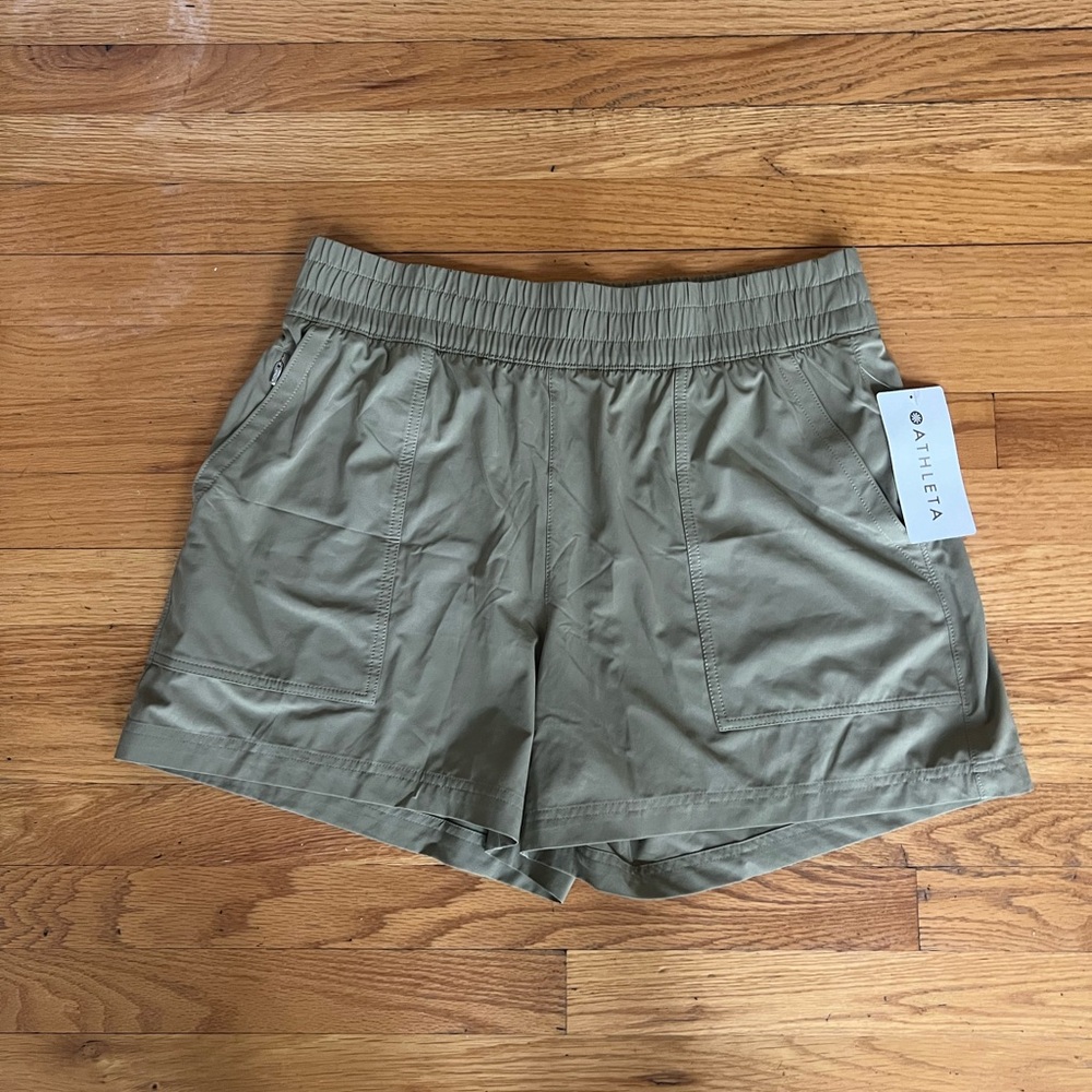 Athleta Khaki Wayfind Shorts